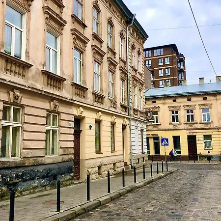 Romantic - Near Opera House 11/7 Lviv